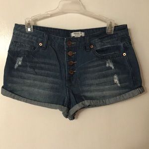 NWOT Forever 21 denim shorts. Size 27